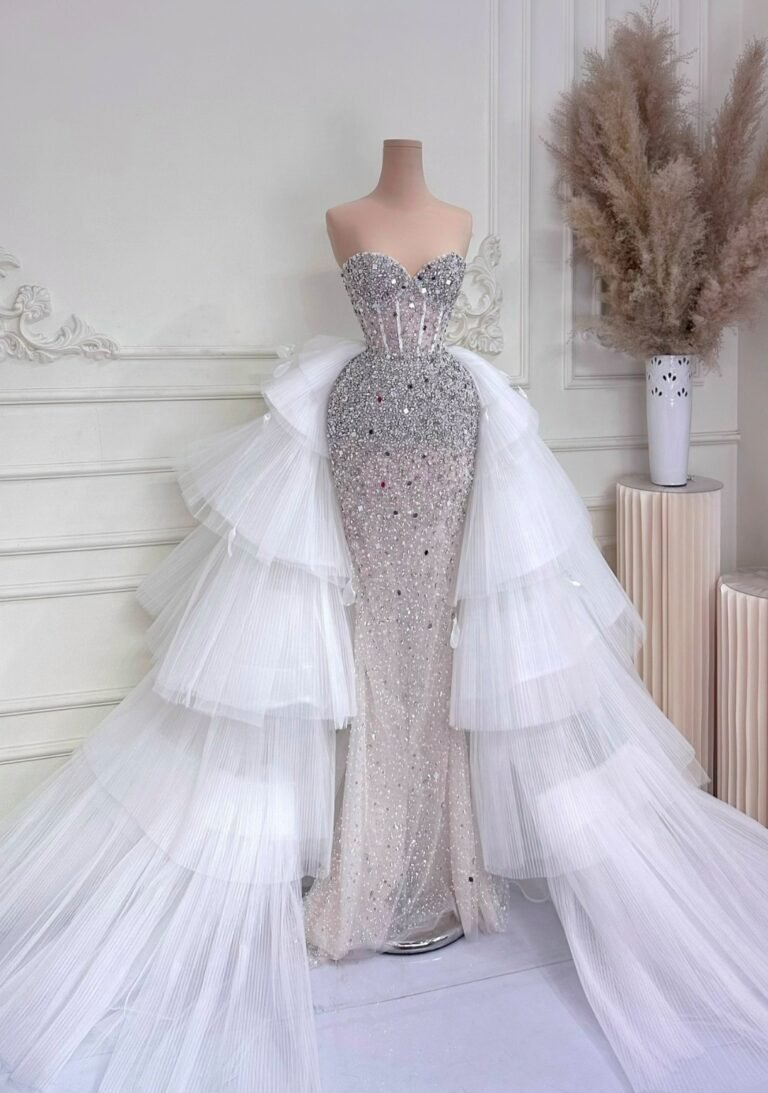 Simple vs Dramatic Wedding Gowns: Which Style Fits Your Wedding?